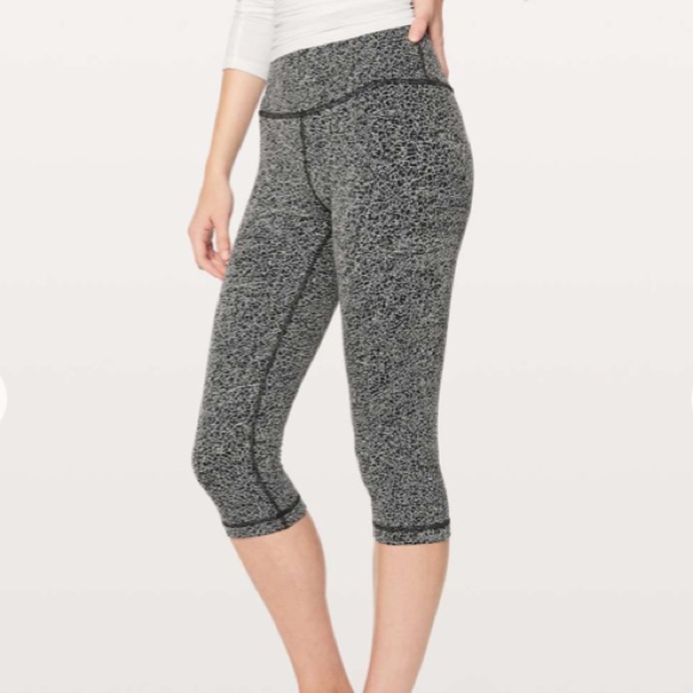 Lululemon - Wunder Under Hi-Rise 1/2 Tight - Luon Crackle Jaquard Black …